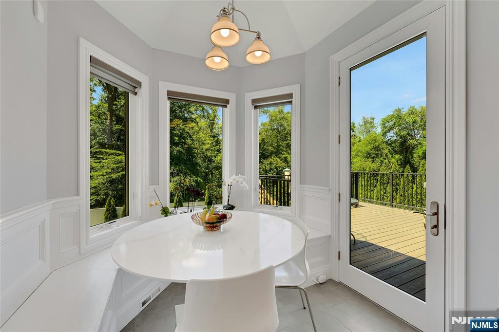 697 Terrace Drive — photo 10