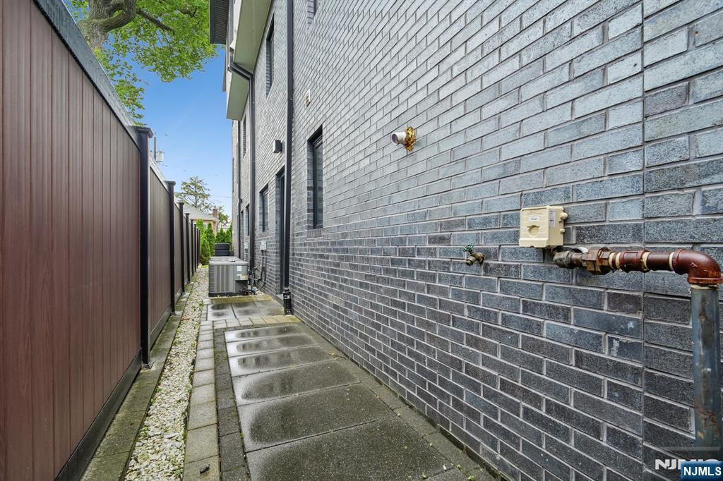 253 Prospect Avenue — photo 31