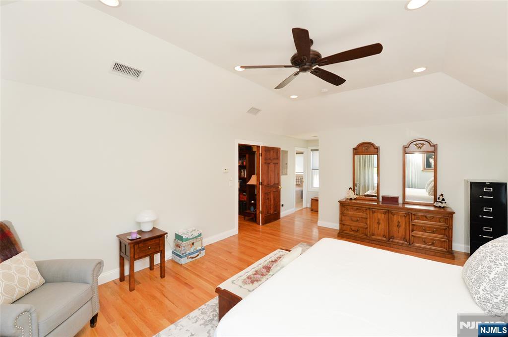 513 Boulevard — photo 14