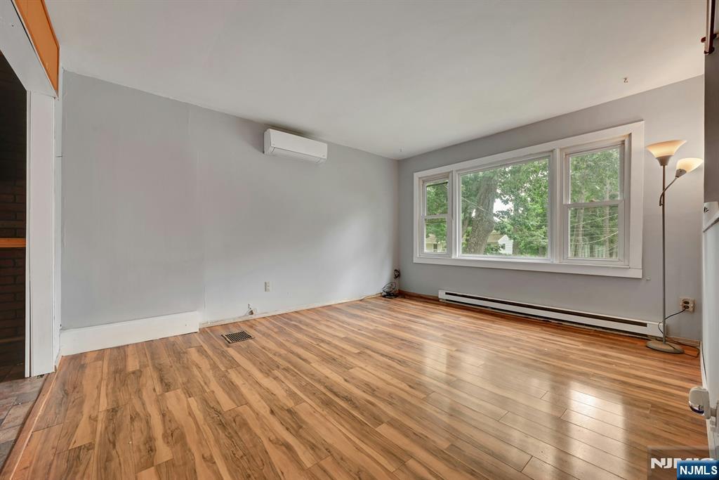 16 Essex Road - Photo 2
