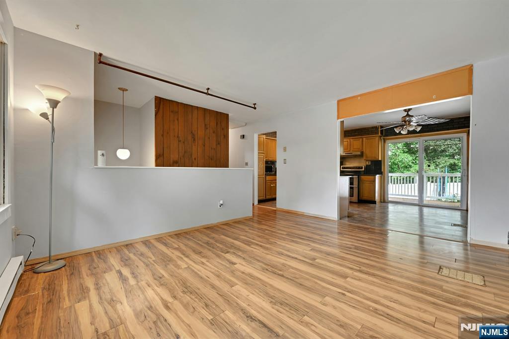 16 Essex Road - Photo 4