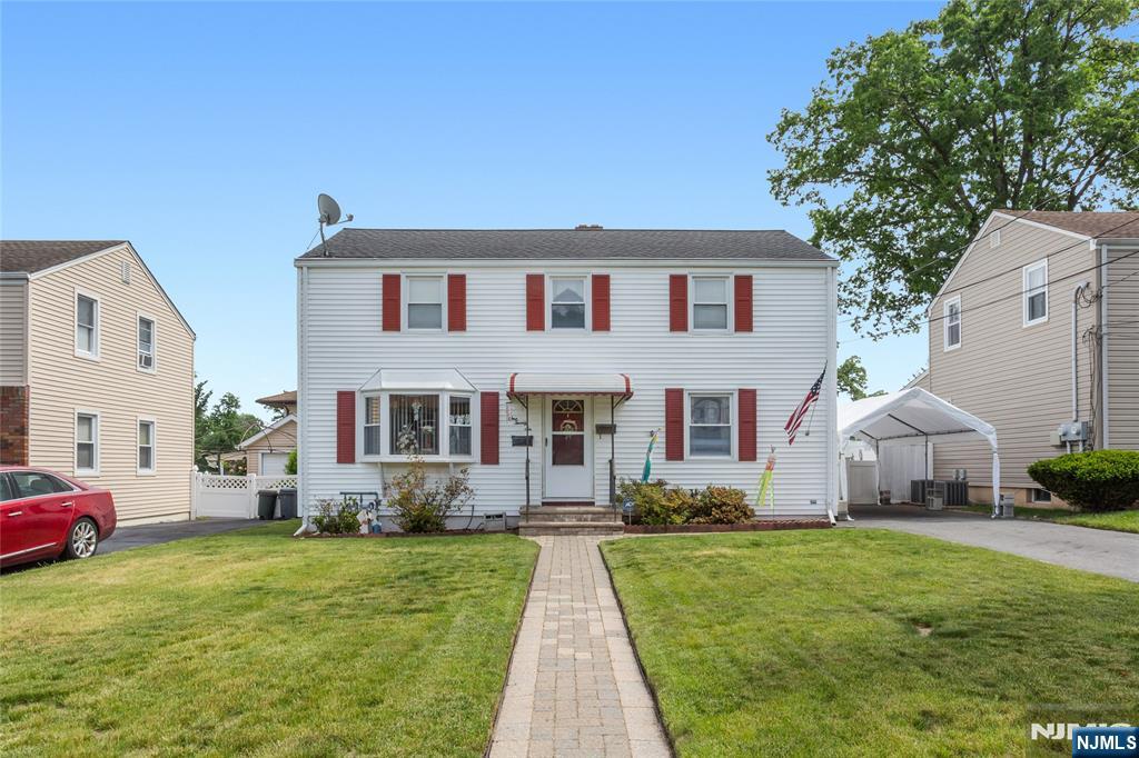 126 18th Ave, Elmwood Park, NJ 07407