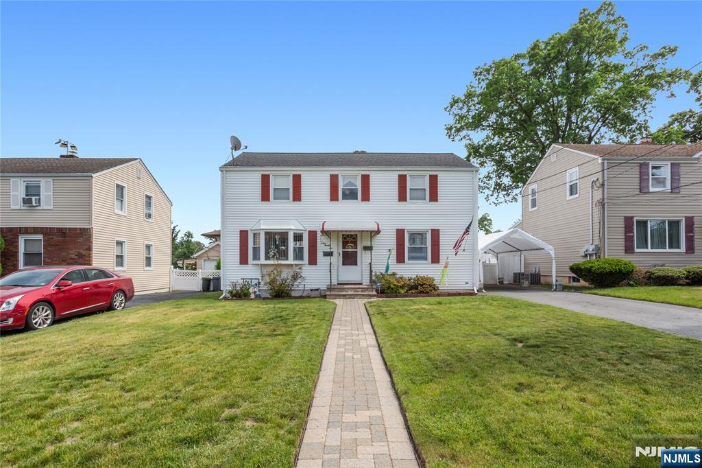126 18th Ave, Elmwood Park, NJ 07407