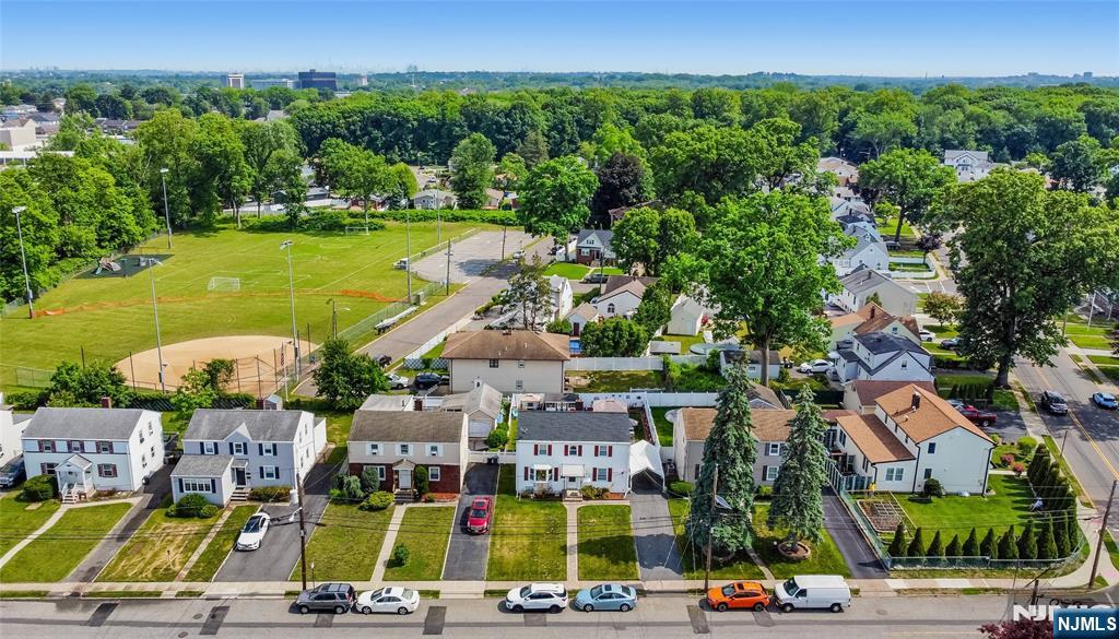 126 18th Ave, Elmwood Park, NJ 07407