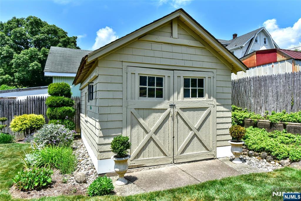 121 Vreeland Avenue — photo 25