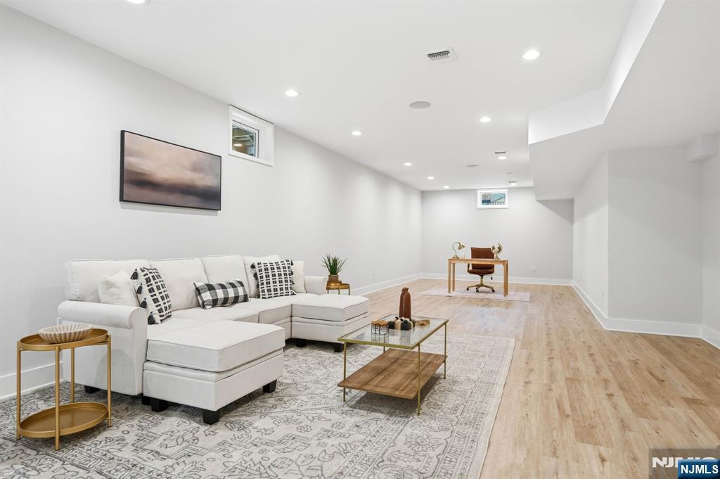 12 Tilden Court — photo 25