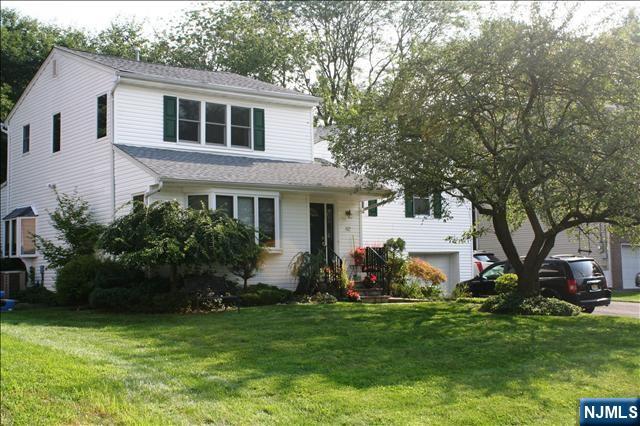 82 Heatherhill Road - Photo 1