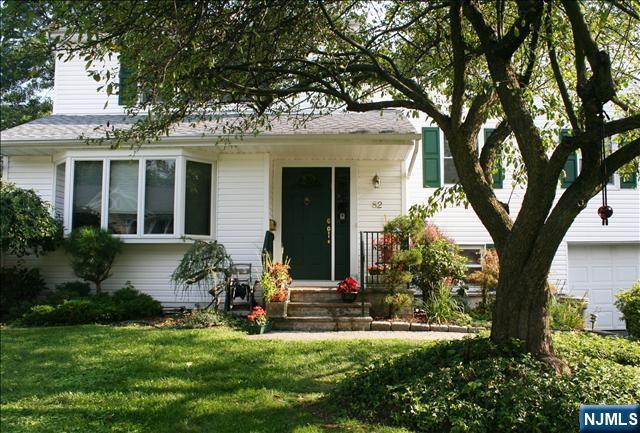 82 Heatherhill Road - Photo 2