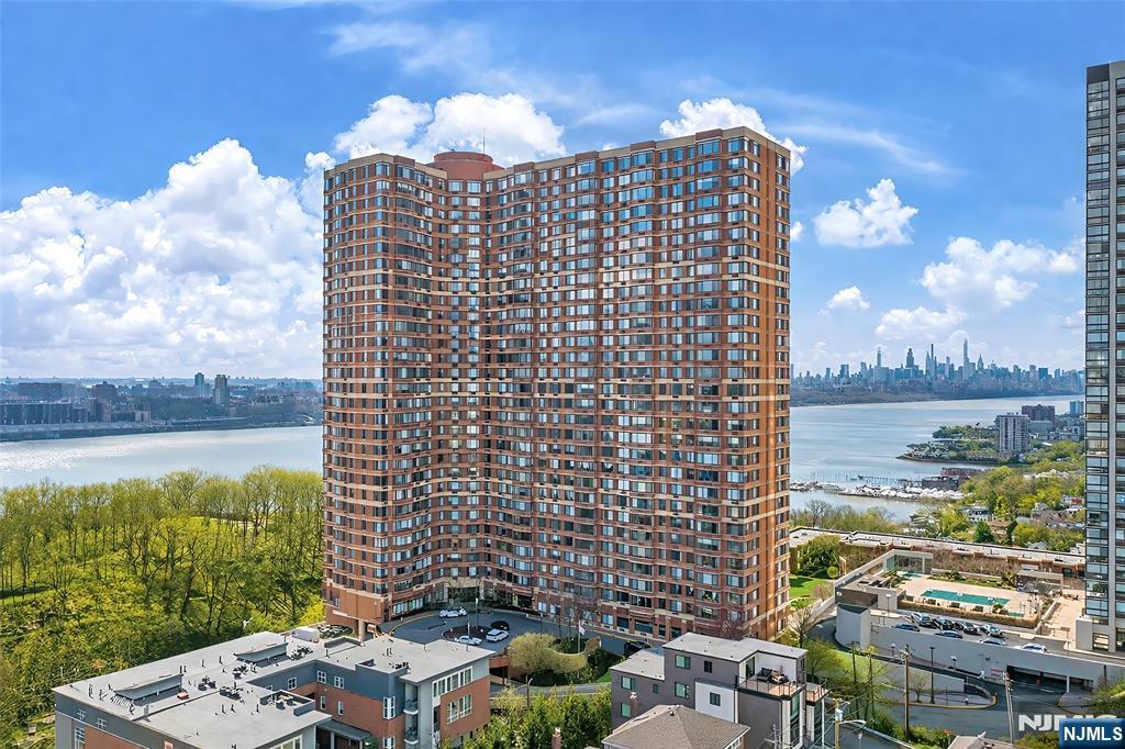 100 Old Palisade Rd #1801, Fort Lee, NJ 07024