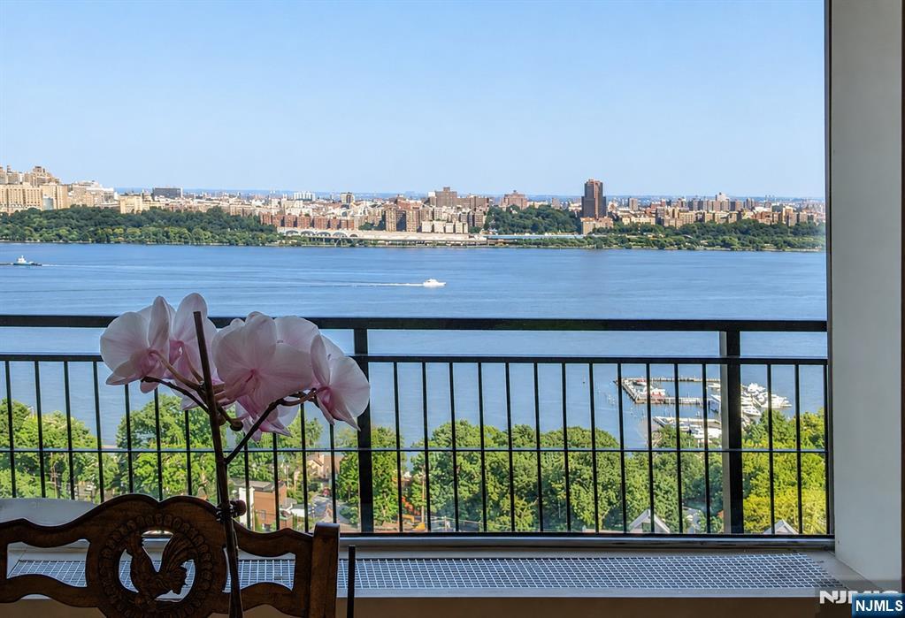 4 Horizon #1022, Fort Lee, NJ 07024
