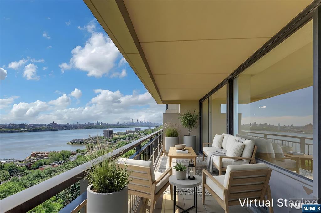 4 Horizon #1022, Fort Lee, NJ 07024