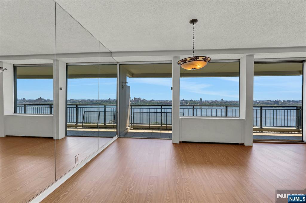 4 Horizon #1022, Fort Lee, NJ 07024