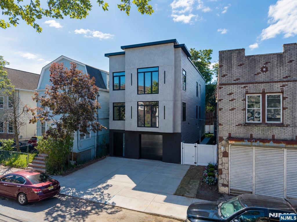 393 Myrtle Avenue — photo 23