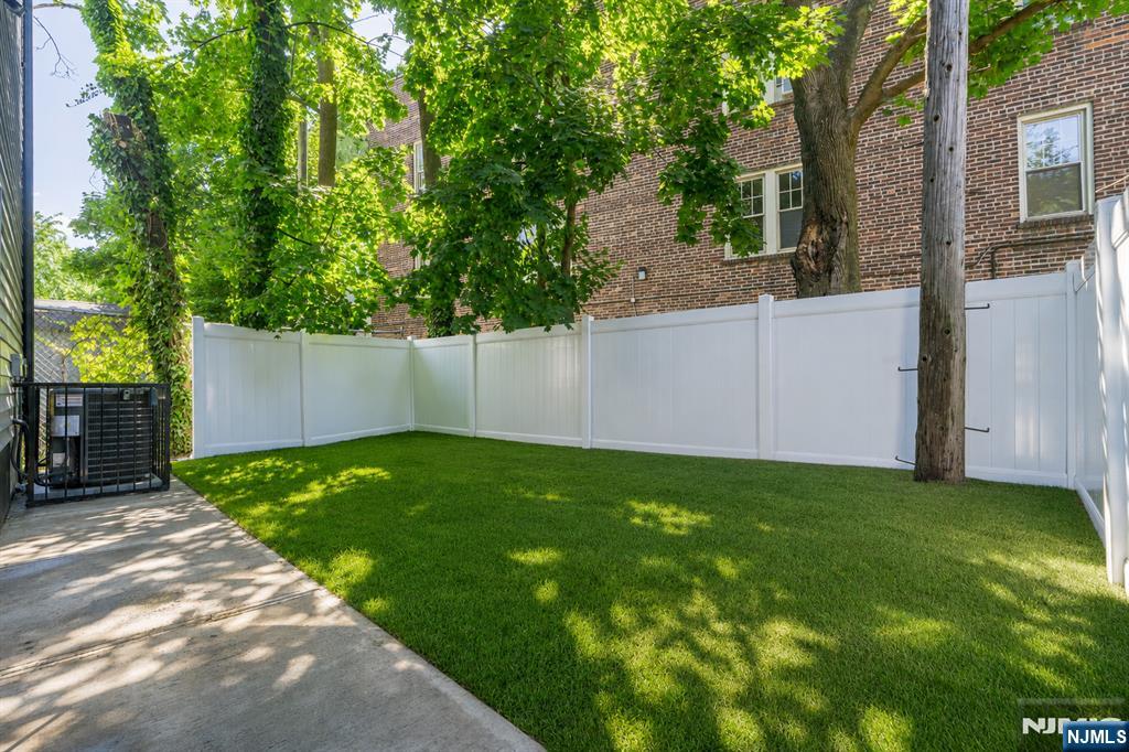 393 Myrtle Avenue — photo 26