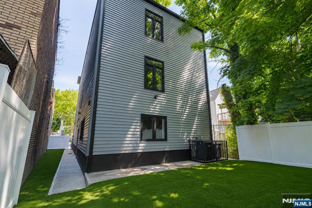 393 Myrtle Avenue — photo 27