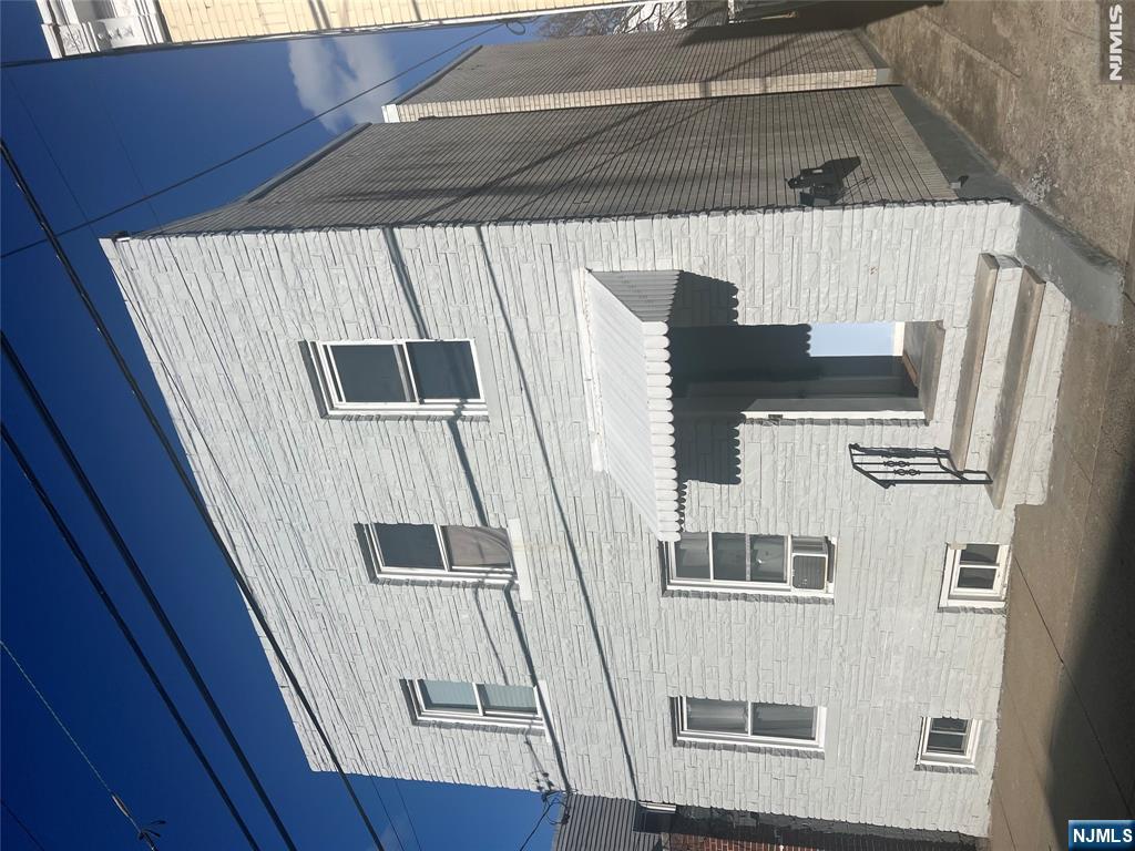 61 Spring St, Lodi, NJ 07644
