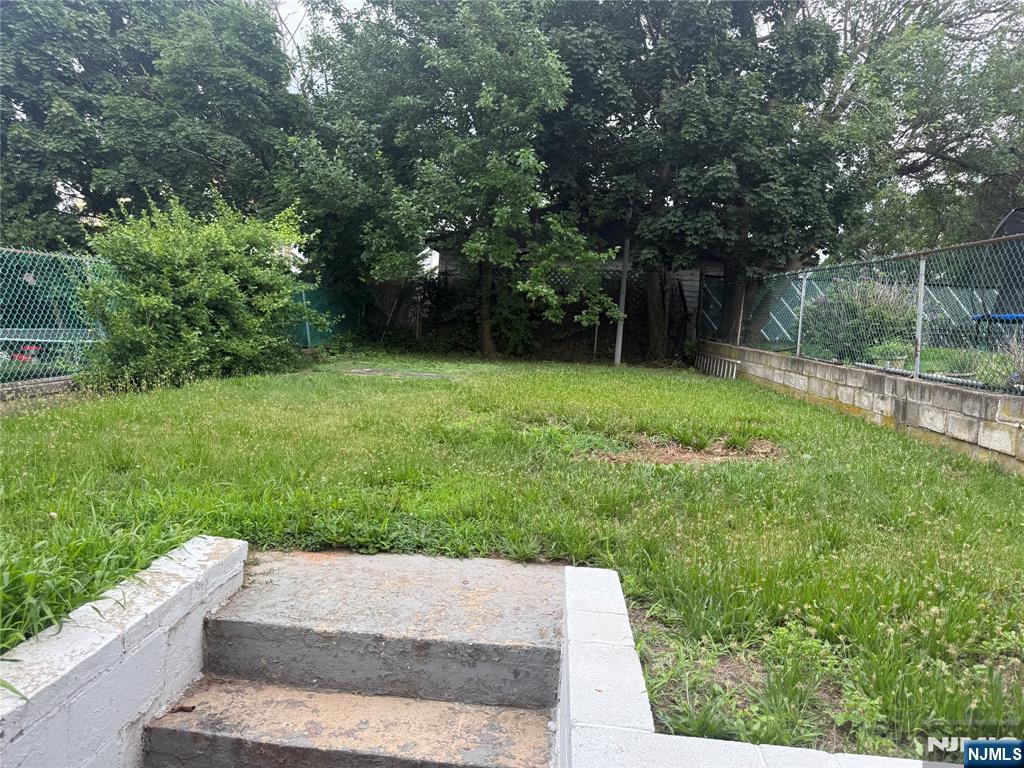 61 Spring St, Lodi, NJ 07644