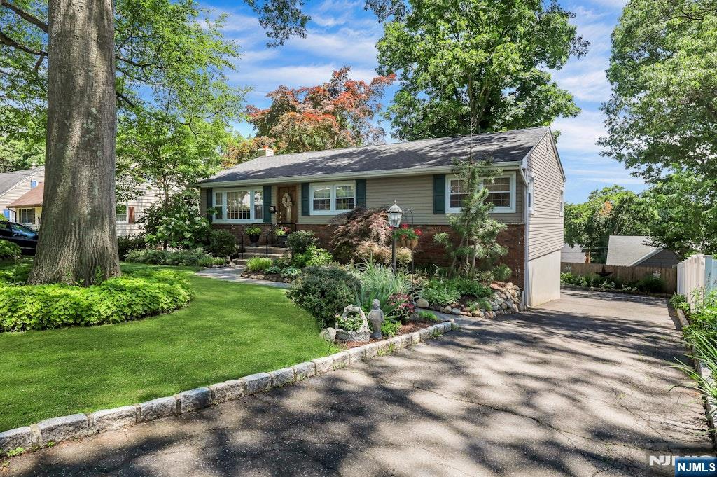 Homes for sale in Wyckoff, NJ | 480 Baxter Ave, Wyckoff, NJ 07481 | MLS# 26022869