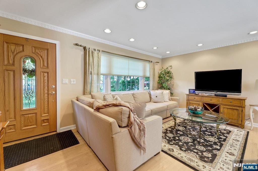 480 Baxter Avenue - Photo 3