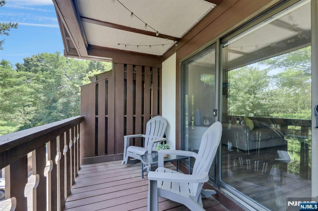 203 Mark Twain Way, Mahwah, NJ 07430