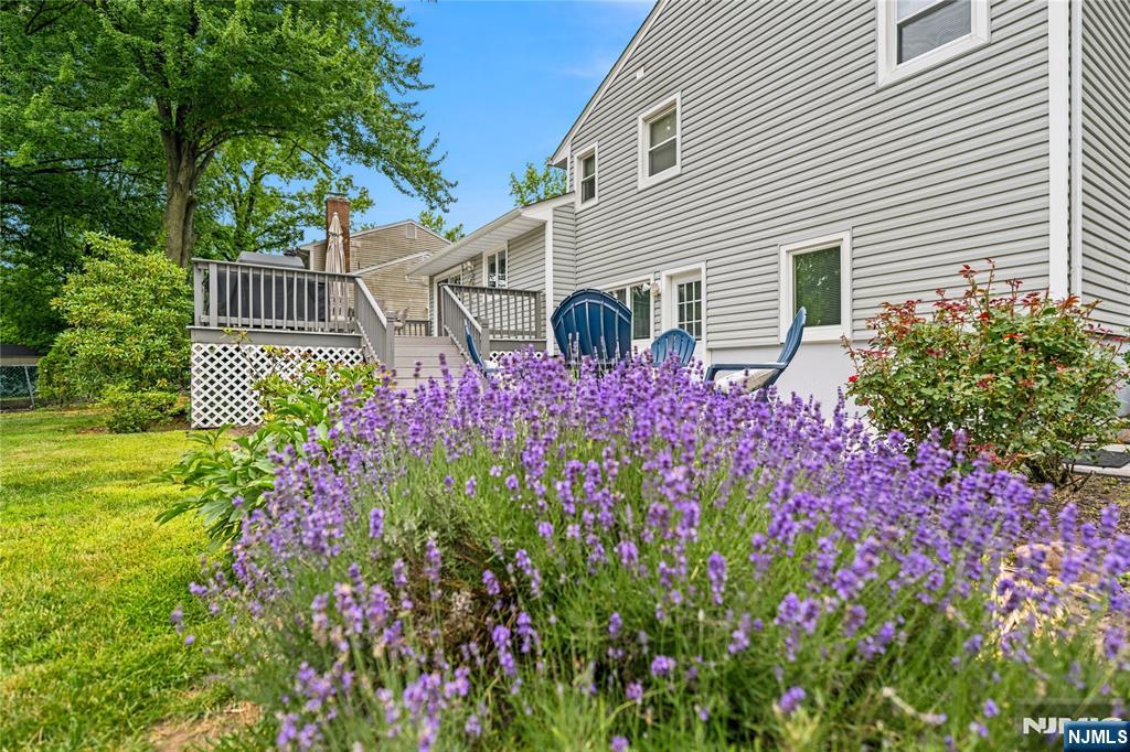 290 Mchenry Dr, Paramus, NJ 07652