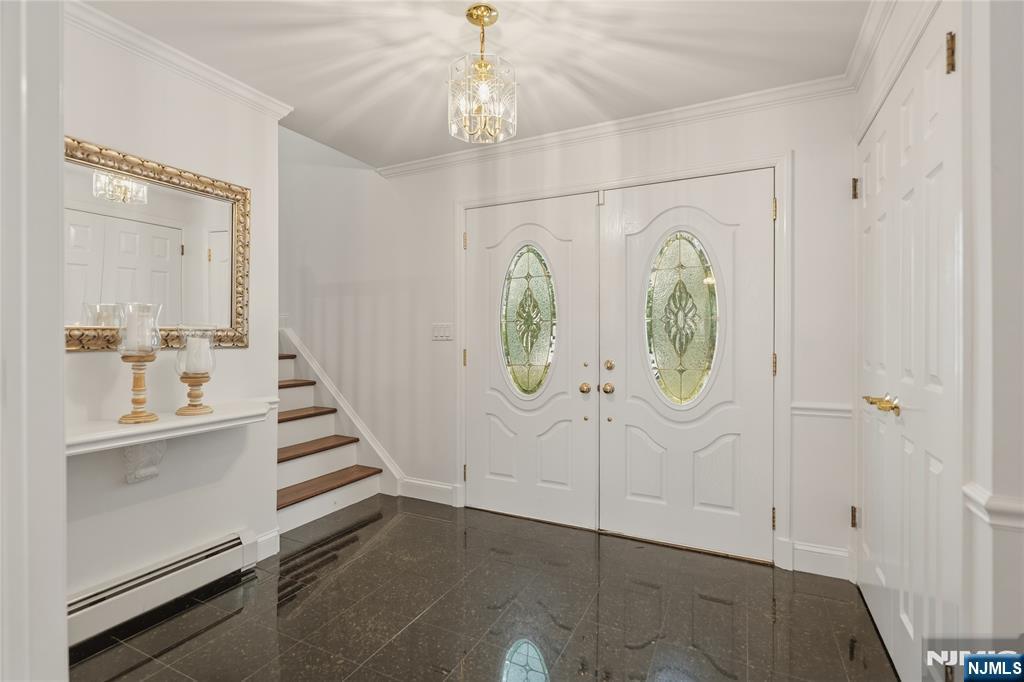 290 Mchenry Dr, Paramus, NJ 07652