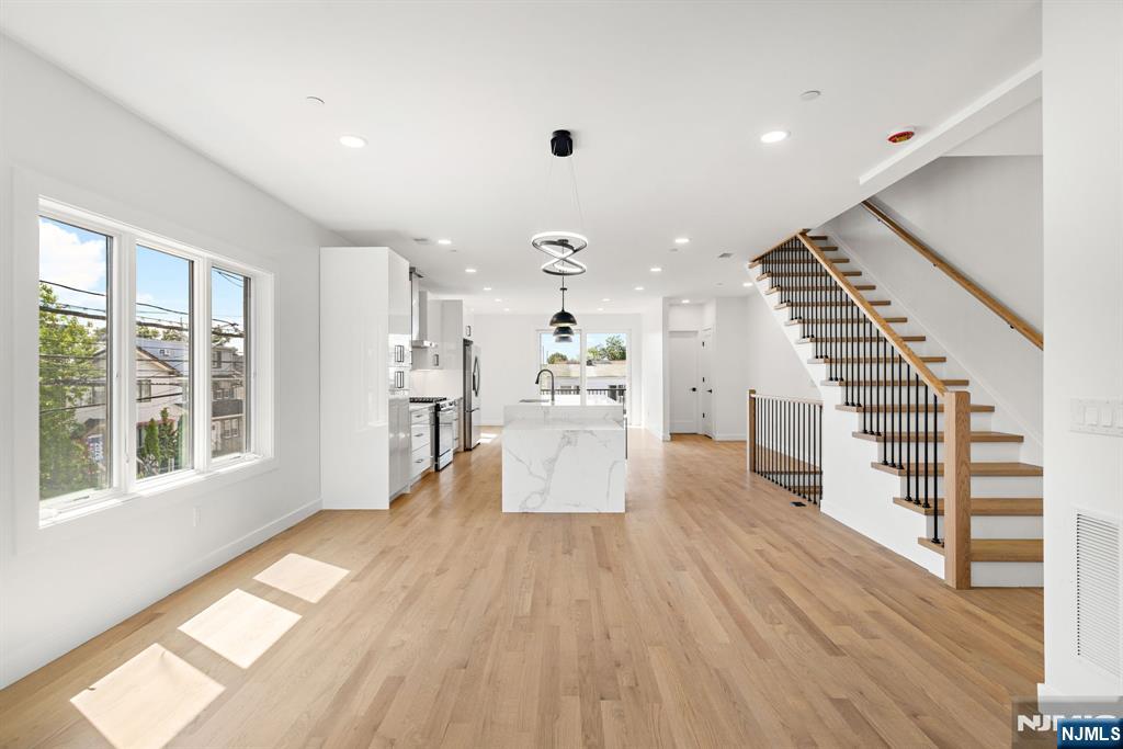 501 Saint Pauls Avenue — photo 18