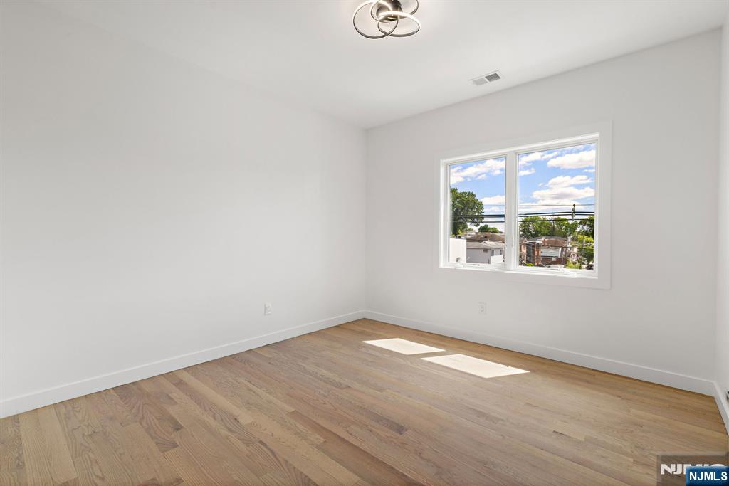 501 Saint Pauls Avenue — photo 21
