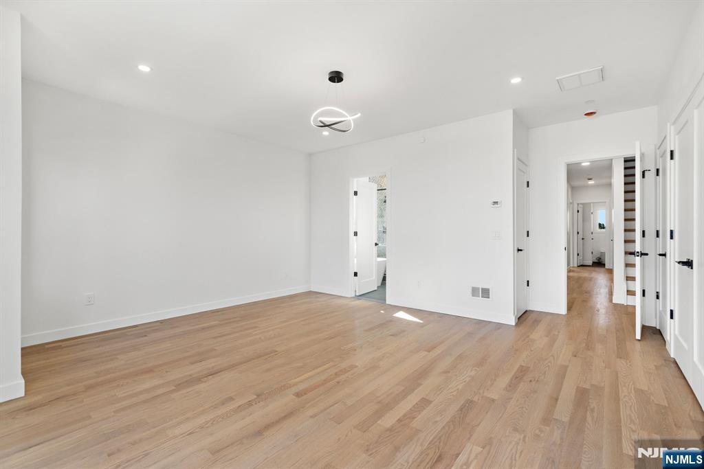 501 Saint Pauls Avenue — photo 25