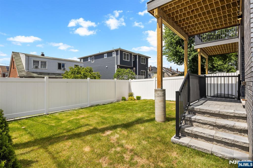 501 Saint Pauls Avenue — photo 41