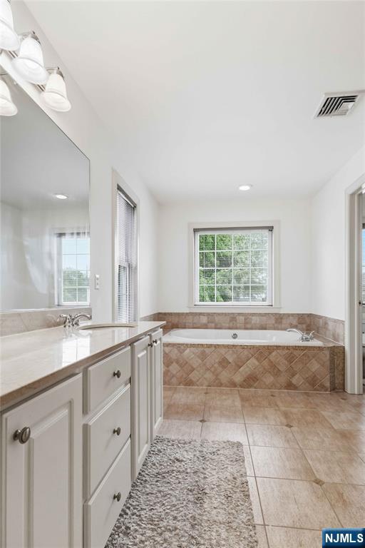 400 Paris Avenue — photo 17