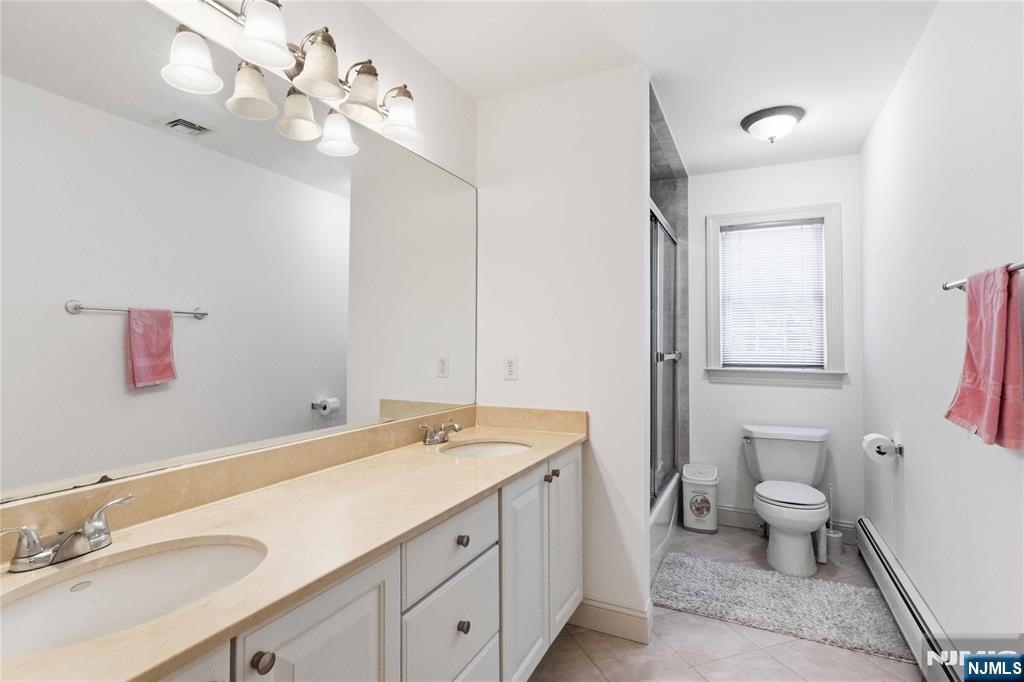 400 Paris Avenue — photo 21