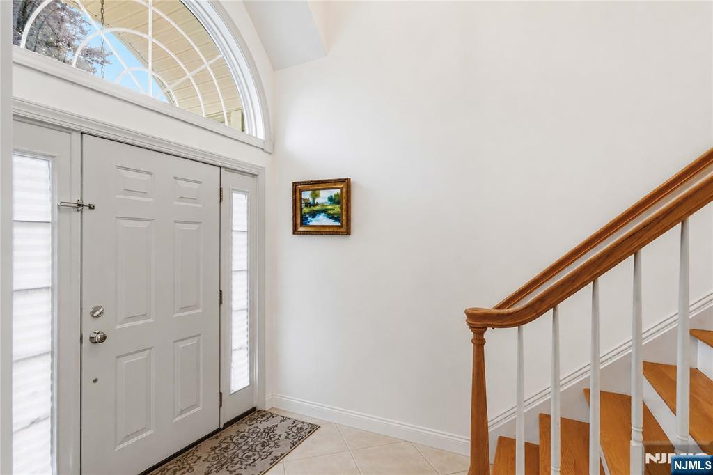 400 Paris Avenue - Photo 5