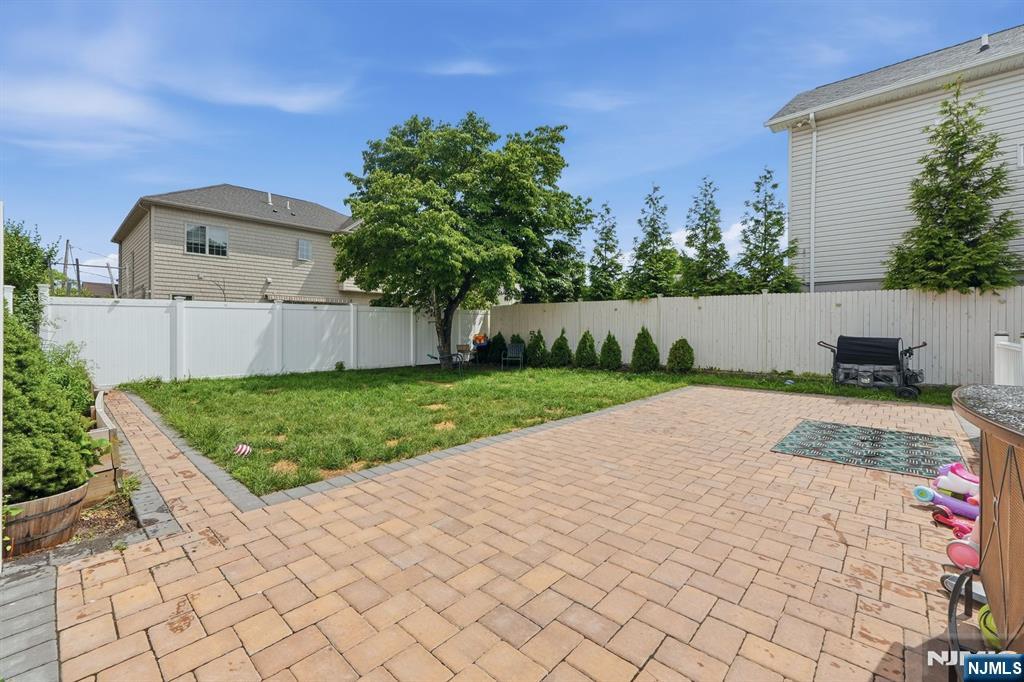 440 Alder Street — photo 37