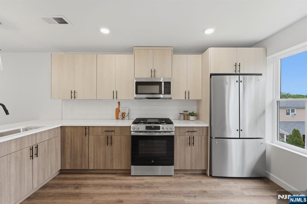 91 Union St #4B, Lodi, NJ 07644