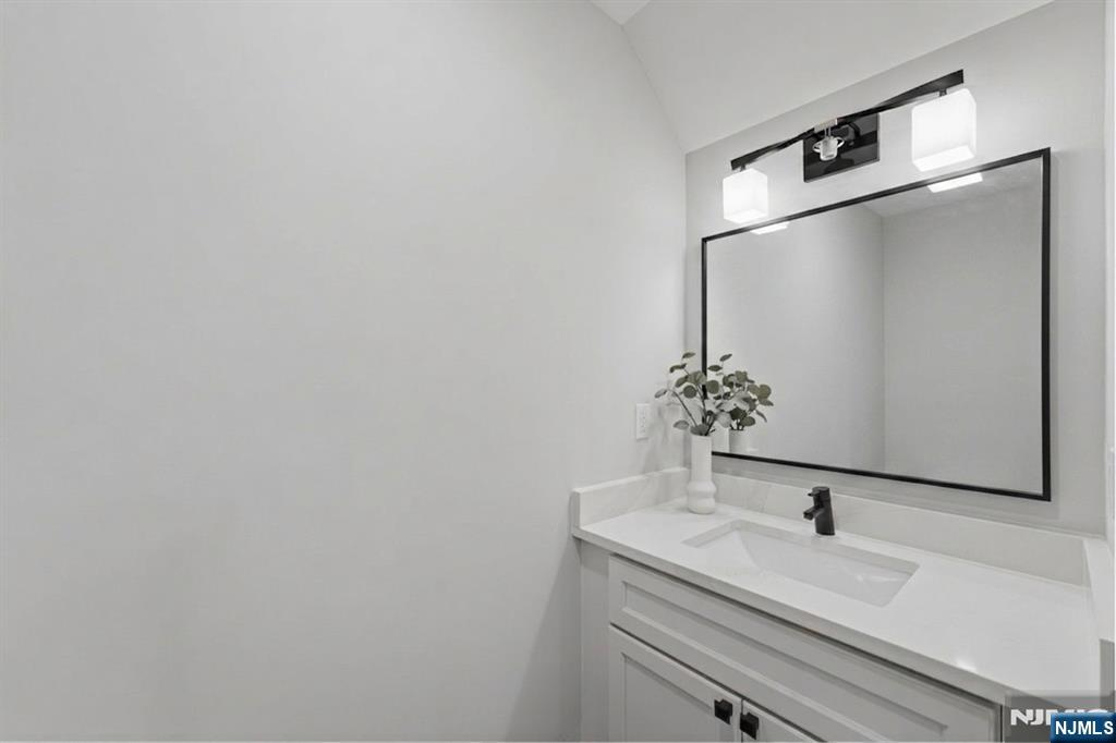 91 Union St #4B, Lodi, NJ 07644