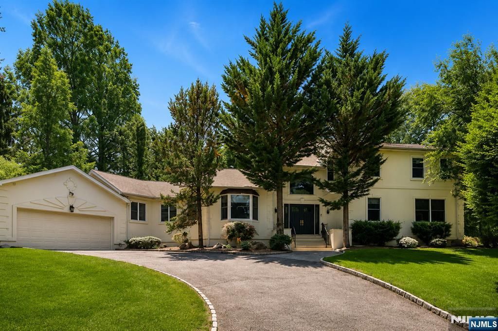 218 Irving Avenue - Photo 1