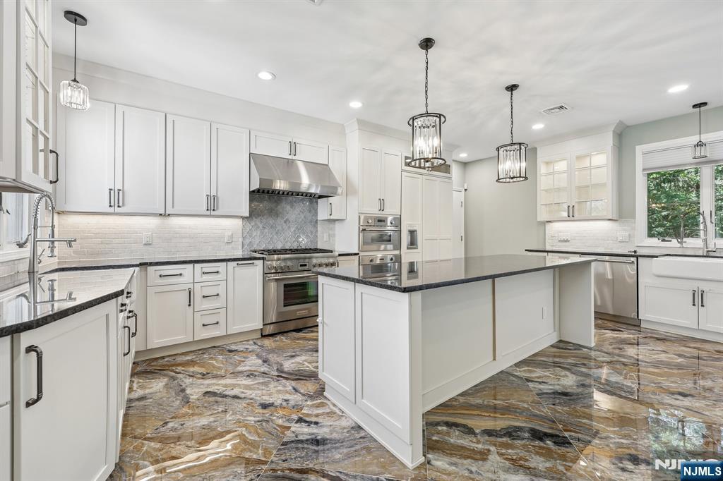 218 Irving Avenue - Photo 11