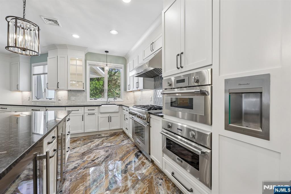 218 Irving Avenue - Photo 13