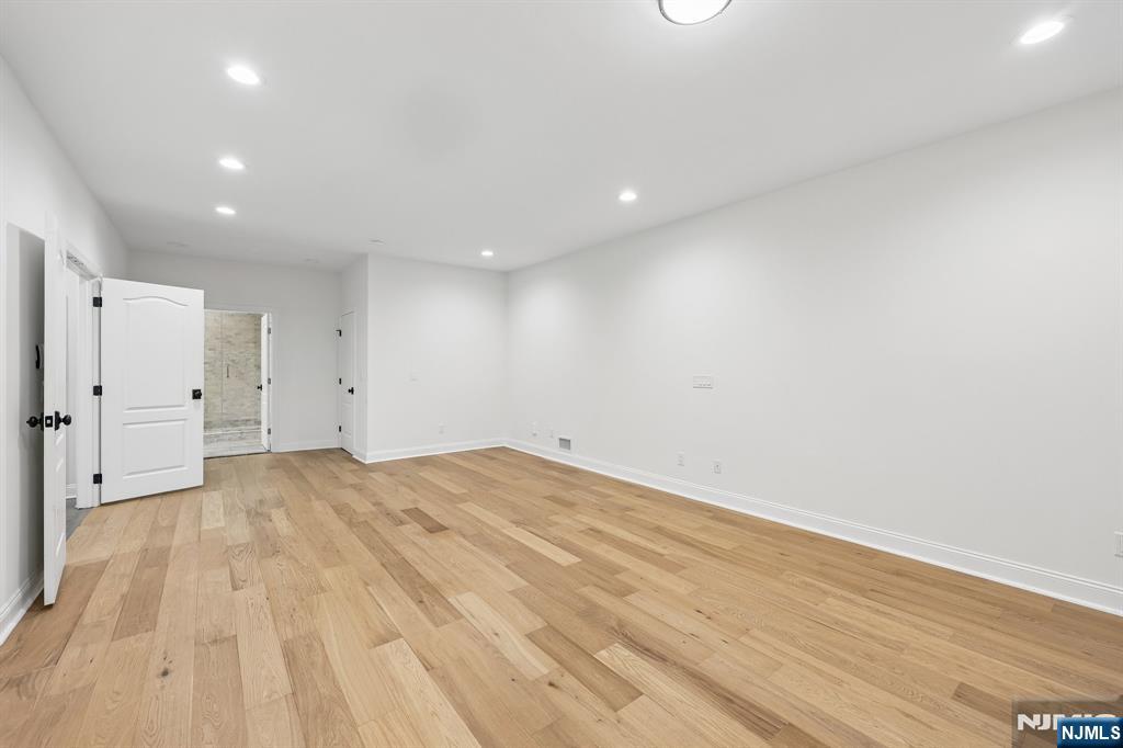 218 Irving Avenue — photo 25