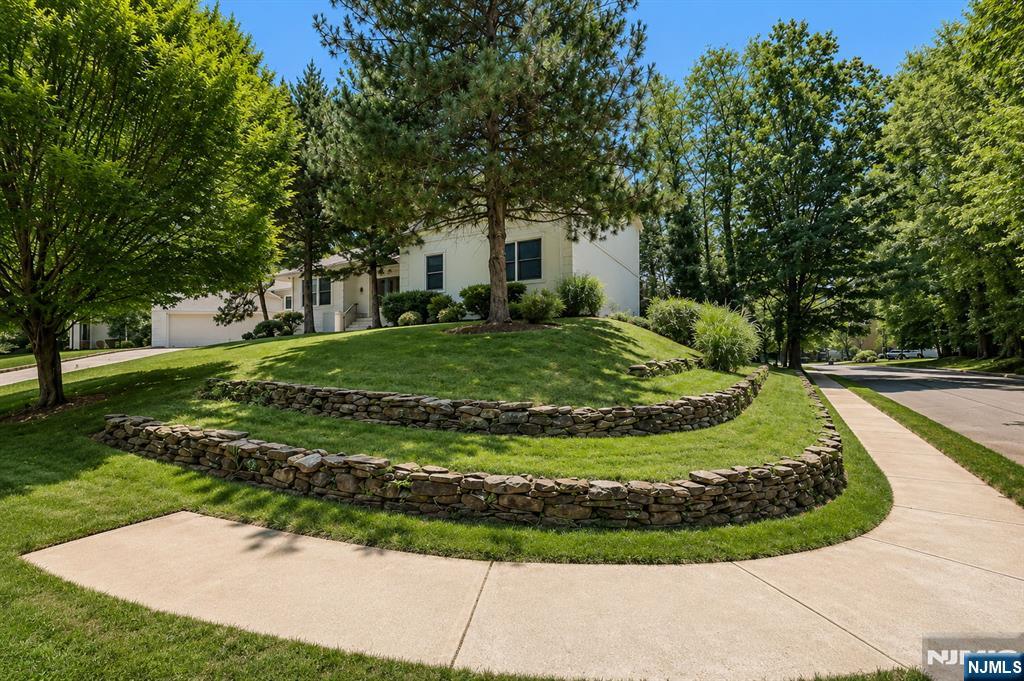 218 Irving Ave, Closter, NJ 07624