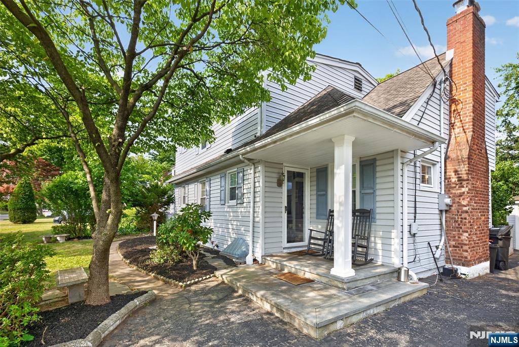 43 Colonial Pw, Dumont, NJ 07628