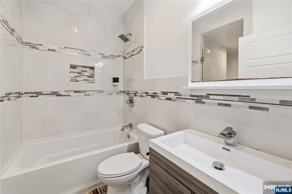 141 Beach Street — photo 5