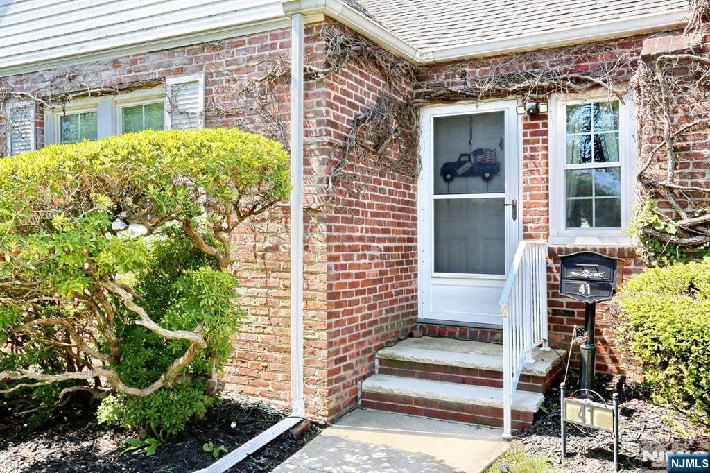 41 Martin Avenue - Photo 2