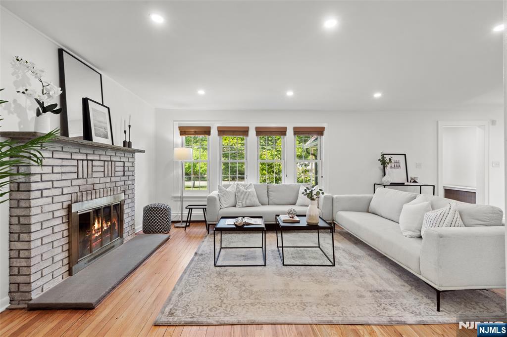 225 Walnut Street — photo 2