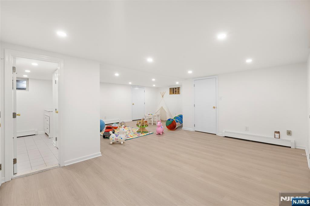 225 Walnut Street — photo 27