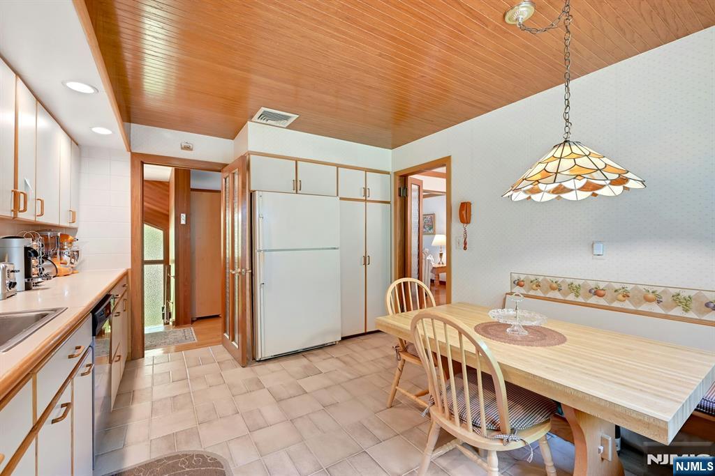 351 Rivervale Avenue — photo 9