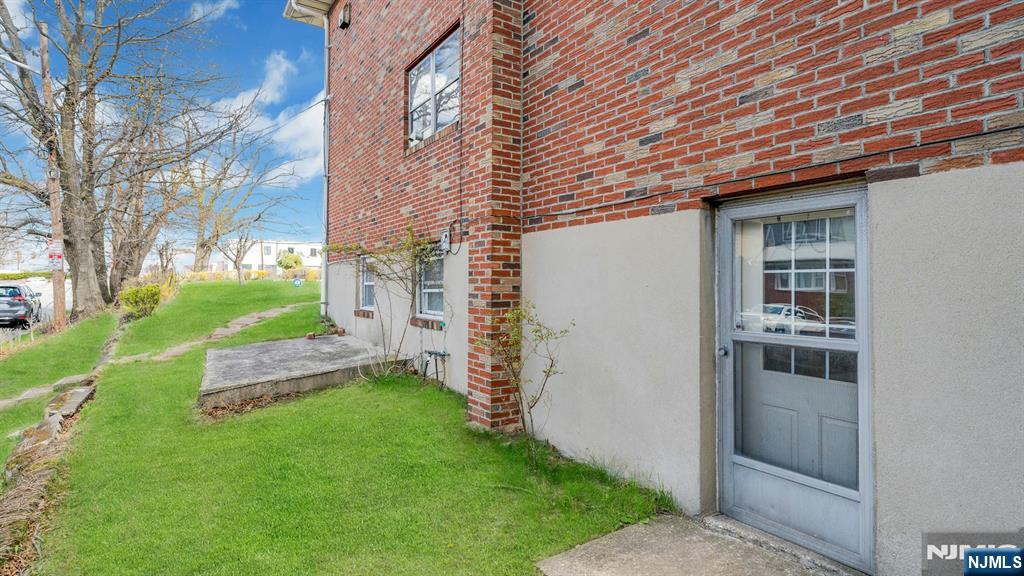 439 Bergen Boulevard — photo 36