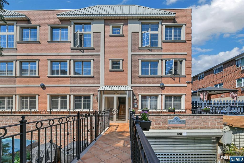 $379,000 Condo