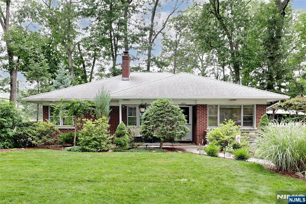 466 Mountain Ave, Twp Of Washington, NJ 07676